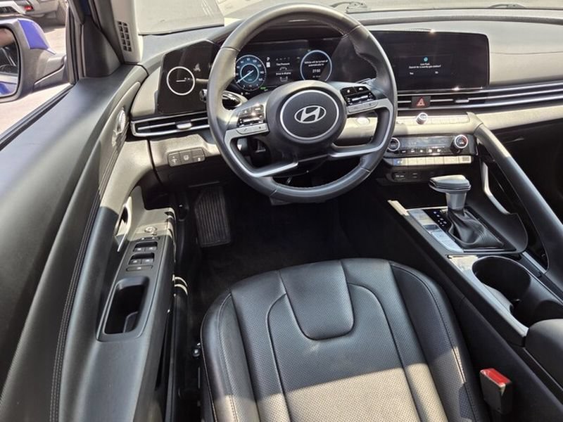 Used 2025 Hyundai Elantra Limited FWD image 12