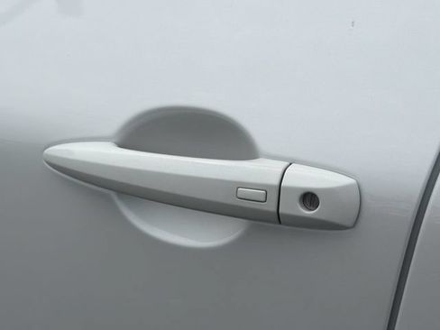 Used 2025 Nissan Rogue SV FWD image 30