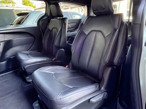 Used 2024 Chrysler Pacifica Limited FWD image 43