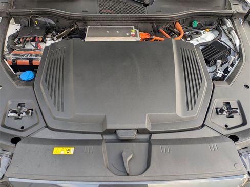 Used 2024 Audi Q8 e-tron Premium image 23