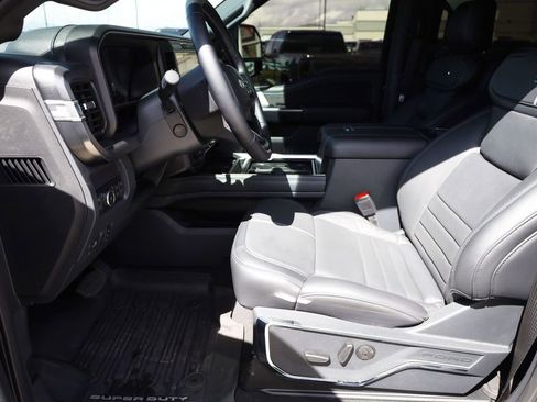 Used 2026 Ford F450 Platinum w/ FX4 Off-Road Package AWD/4WD image 11