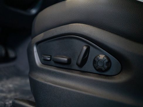 New 2025 Porsche Cayenne image 21