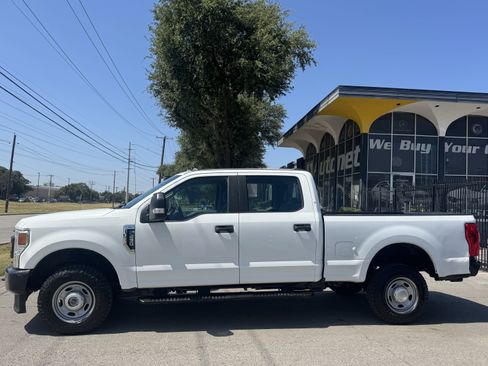 Used 2022 Ford F250 XL w/ Power Equipment Group AWD/4WD image 2
