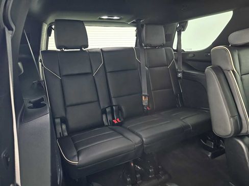 Used 2023 Cadillac Escalade Premium Luxury AWD/4WD image 13