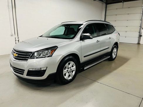Used 2014 Chevrolet Traverse LS FWD image 2