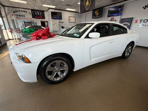 Used 2014 Dodge Charger SE w/ Sport Appearance Group RWD image 5