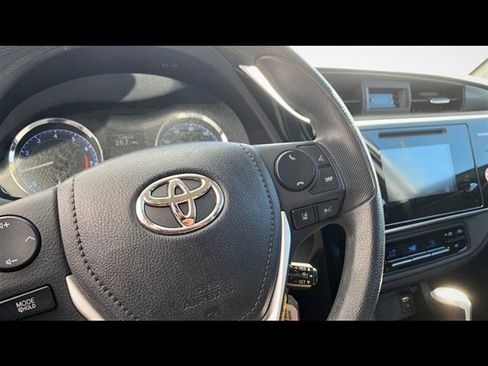 Used 2017 Toyota Corolla LE FWD image 6
