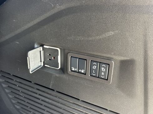 Used 2024 GMC Yukon AT4 w/ AT4 Premium Package AWD/4WD image 7