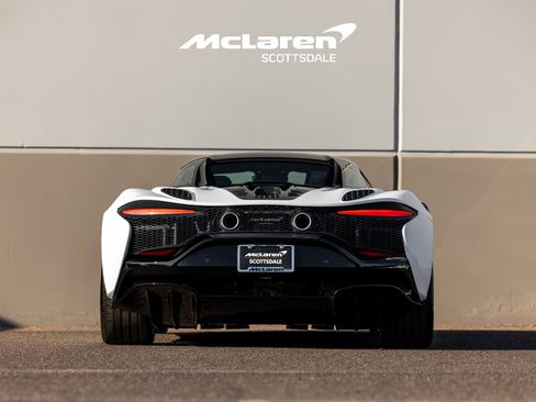 Used 2025 McLaren Artura Spider image 8
