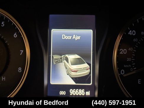 Used 2016 Toyota Camry XLE w/ Moonroof Package FWD image 12