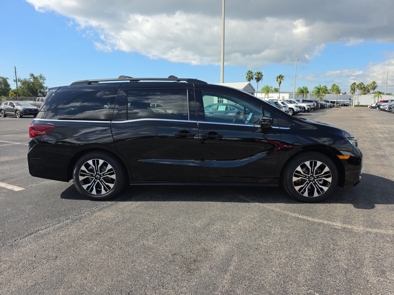 New 2026 Honda Odyssey Elite image 3