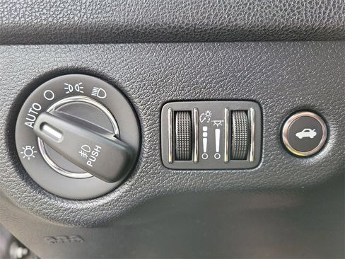 Used 2017 Chrysler 300 Touring w/ Value Package image 19