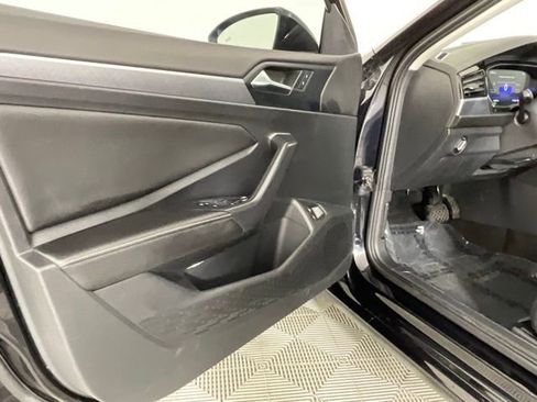 Used 2024 Volkswagen Jetta SE image 13