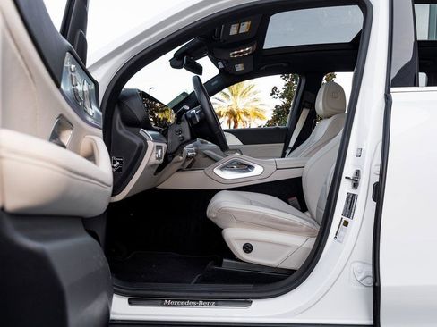 Used 2025 Mercedes-Benz GLS 450 4MATIC image 21