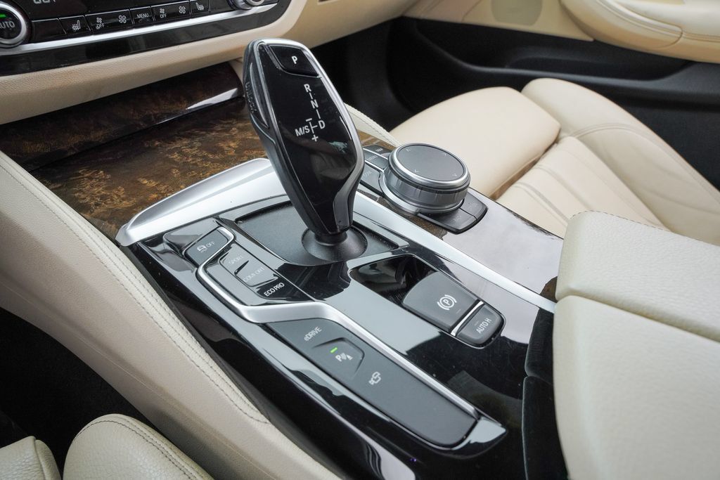 Used 2019 BMW 530e RWD image 24