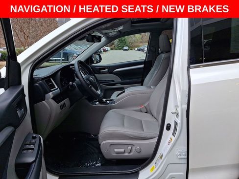Used 2018 Toyota Highlander XLE image 11
