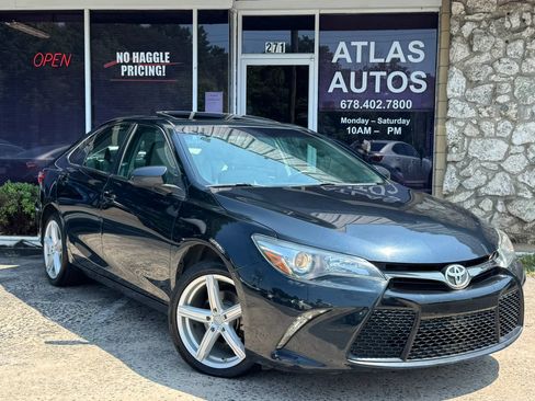 Used 2017 Toyota Camry XSE w/ Moonroof Package FWD image 1