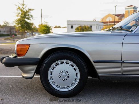 Used 1987 Mercedes-Benz 560 SL image 4