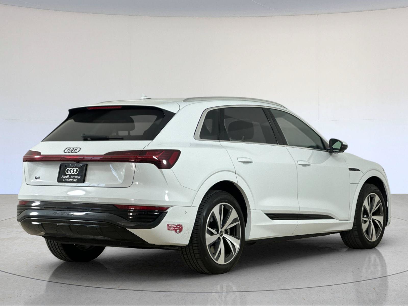 Used 2024 Audi Q8 e-tron Premium Plus AWD/4WD image 6