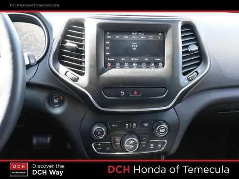 Used 2019 Jeep Cherokee Latitude Plus w/ Comfort/Convenience Group AWD/4WD image 12