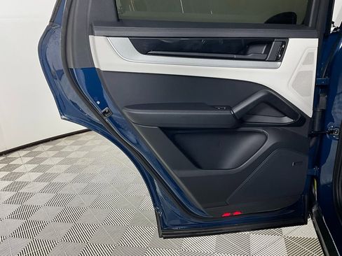 Used 2025 Porsche Cayenne S image 27