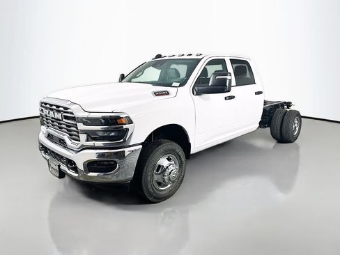 New 2026 RAM 3500 Tradesman w/ Chrome Appearance Group A AWD/4WD image 3