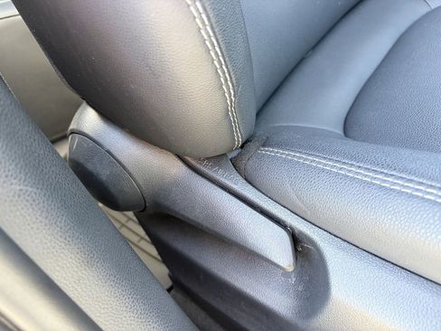 Used 2024 Toyota Corolla Cross XLE w/ Convenience Package image 11