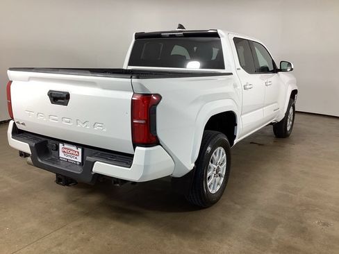 Used 2024 Toyota Tacoma SR5 AWD/4WD image 5
