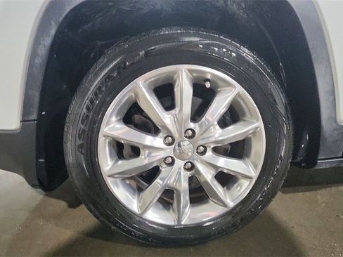 Used 2017 Jeep Cherokee Limited w/ Luxury Group image 14