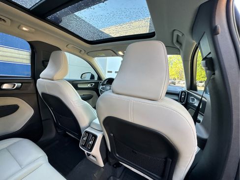 Used 2023 Volvo XC40 B5 Plus w/ Protection Package Premier image 23