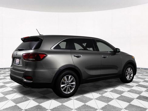 Used 2019 Kia Sorento LX image 16