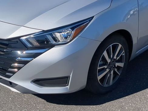 Used 2023 Nissan Versa SV image 12