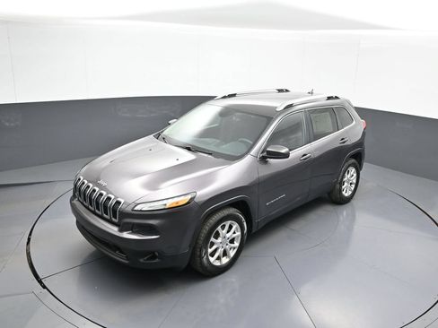Used 2015 Jeep Cherokee Latitude AWD/4WD image 32