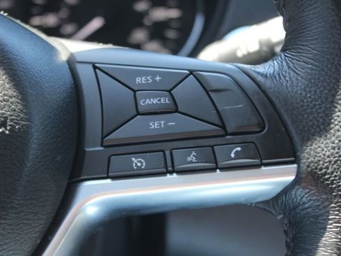 Used 2018 Nissan Rogue SV AWD/4WD image 14