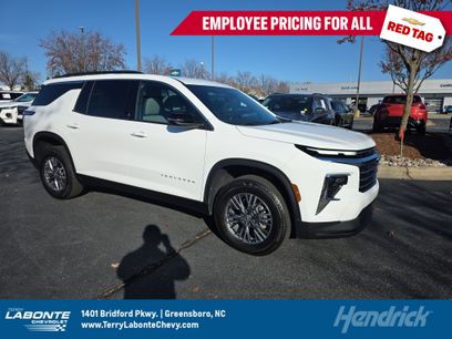 Used 2025 Chevrolet Traverse LT