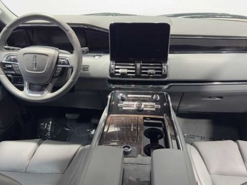 Used 2019 Lincoln Navigator L Select RWD image 18