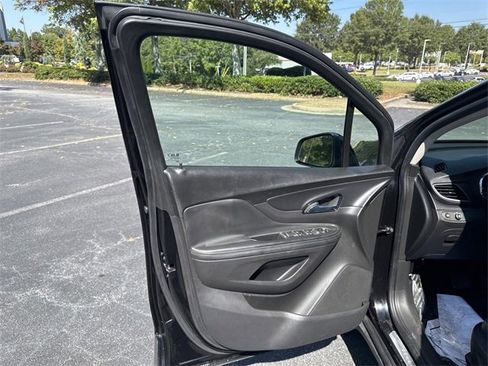 Used 2022 Buick Encore Preferred w/ Safety Package image 23