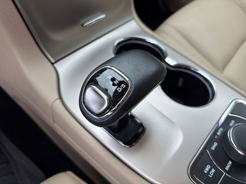 Used 2014 Jeep Grand Cherokee Limited image 24