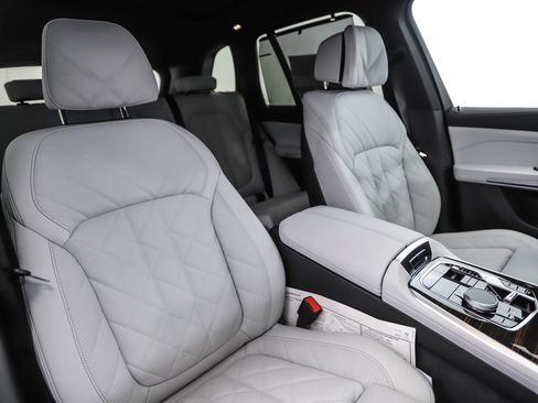 Used 2026 BMW X5 xDrive40i image 32