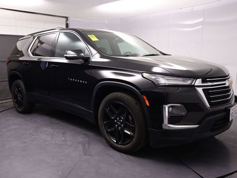 Used 2023 Chevrolet Traverse LT image 2