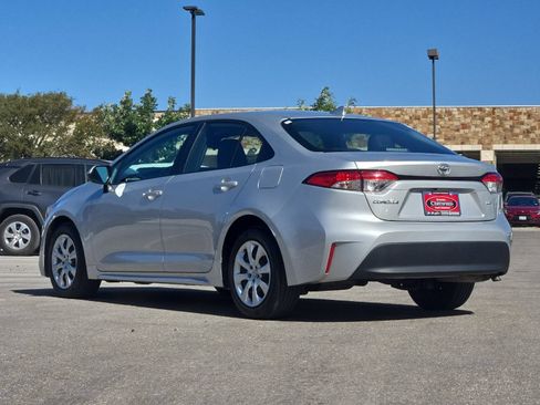 Certified 2025 Toyota Corolla LE FWD image 3