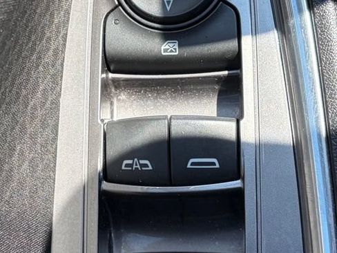 Used 2017 Chevrolet Malibu LT FWD image 17