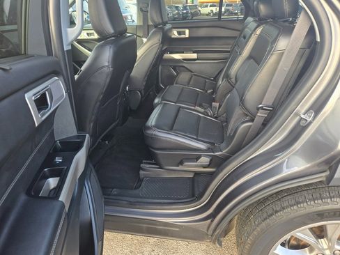 Used 2023 Ford Explorer Limited image 8