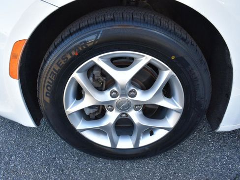 Used 2020 Chrysler Pacifica Limited image 34