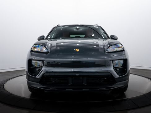 New 2025 Porsche Macan 4S Electric image 10