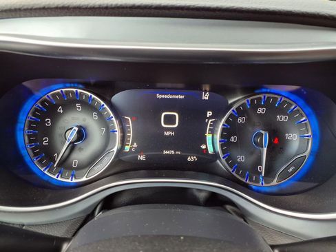 Used 2025 Chrysler Pacifica Limited FWD image 14