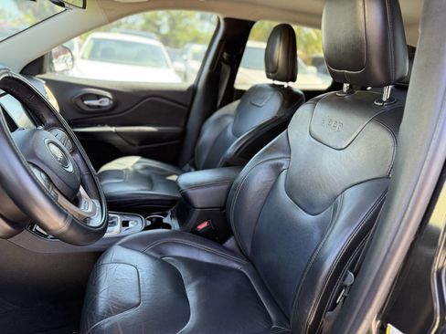 Used 2016 Jeep Cherokee Limited image 11