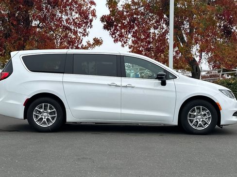 New 2026 Chrysler Voyager LX image 3