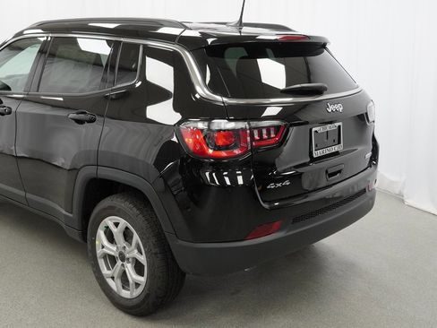 Certified 2025 Jeep Compass Latitude w/ Convenience Group image 13