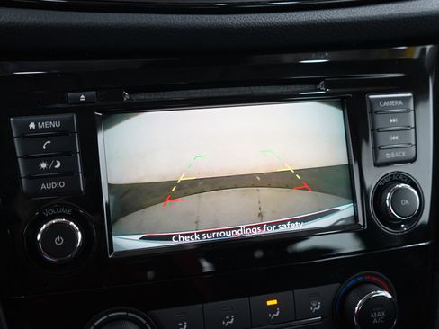 Used 2019 Nissan Rogue S AWD/4WD image 19